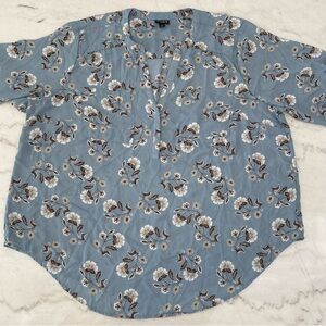 Plus Size Torrid Blue Floral Women's Blouse Size 2 Like New